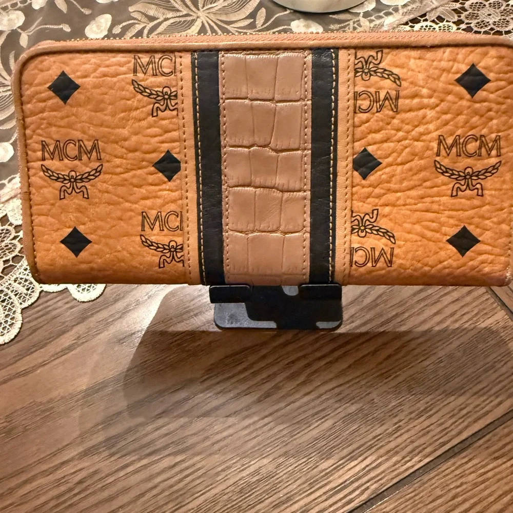 MCM Visetos Zipper Around Wallet - Picture 2 of 11
